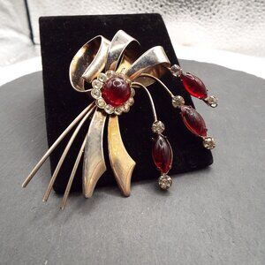 1920 ART DECO RED FAUX GEMS GOLD WASHED SCROLL LARGE SPRAY PIN J